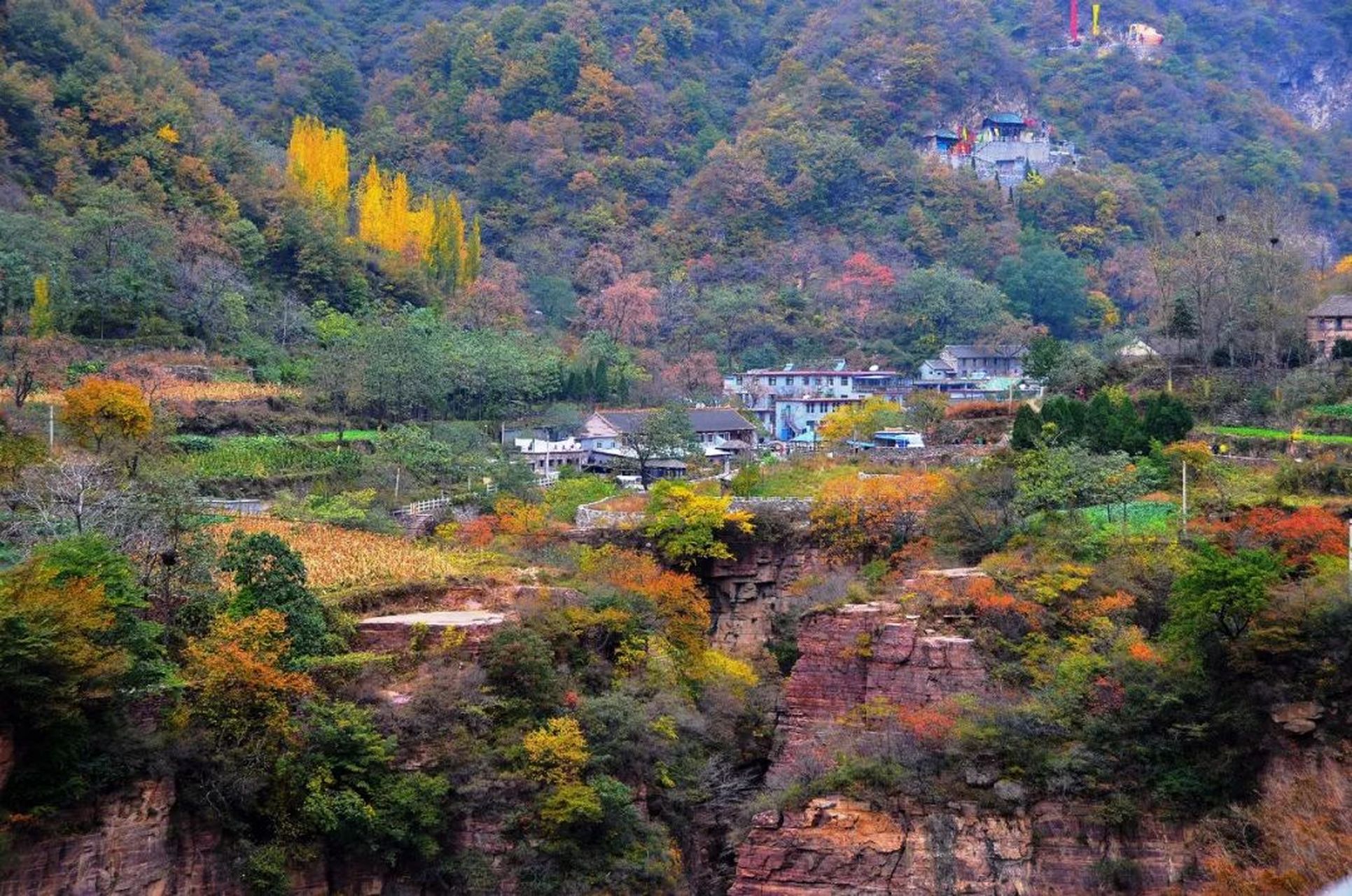 西莲寺位于河南新乡辉县,是九莲山景区的主要景观.
