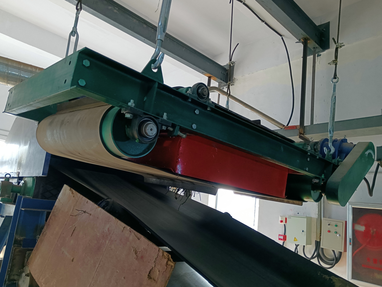 悬挂式永磁除铁器生产厂家_悬挂式永磁除铁器生产厂家aass11哈哈a