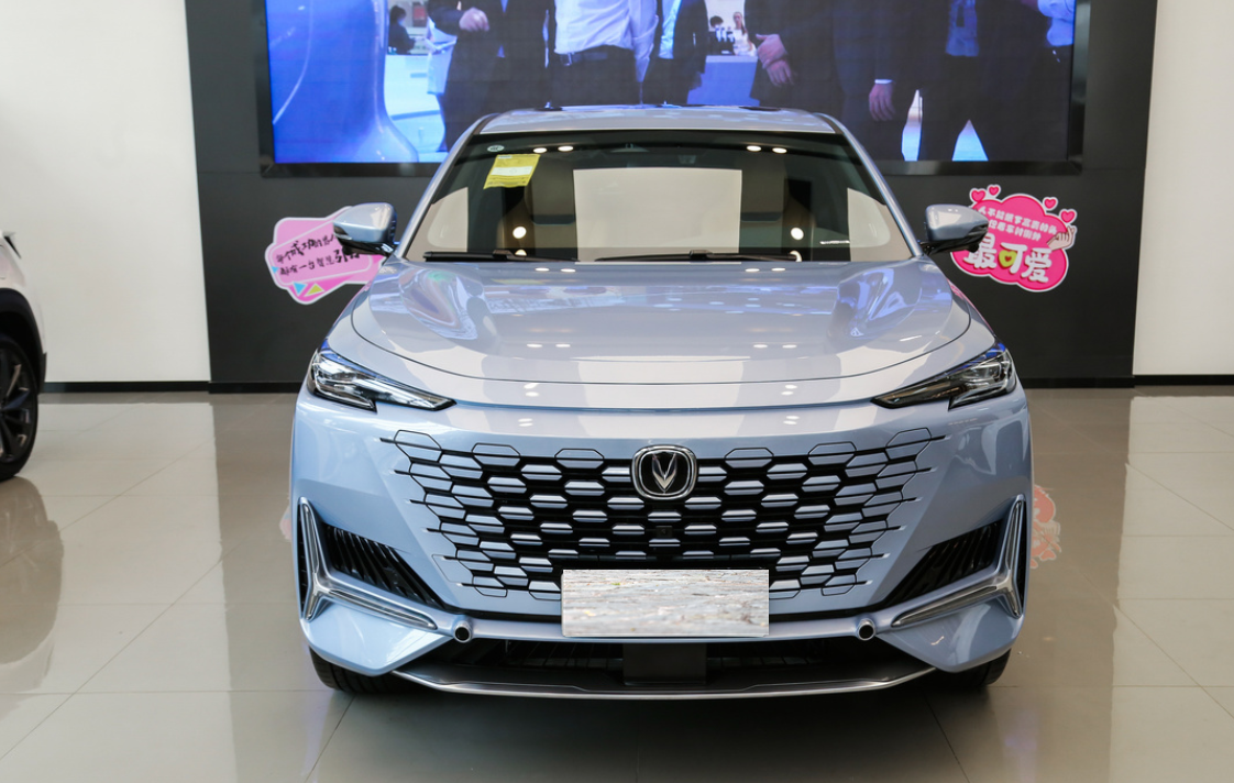 长安uni-k到店实拍,蓝鲸动力加8at还配四驱,又是爆款车