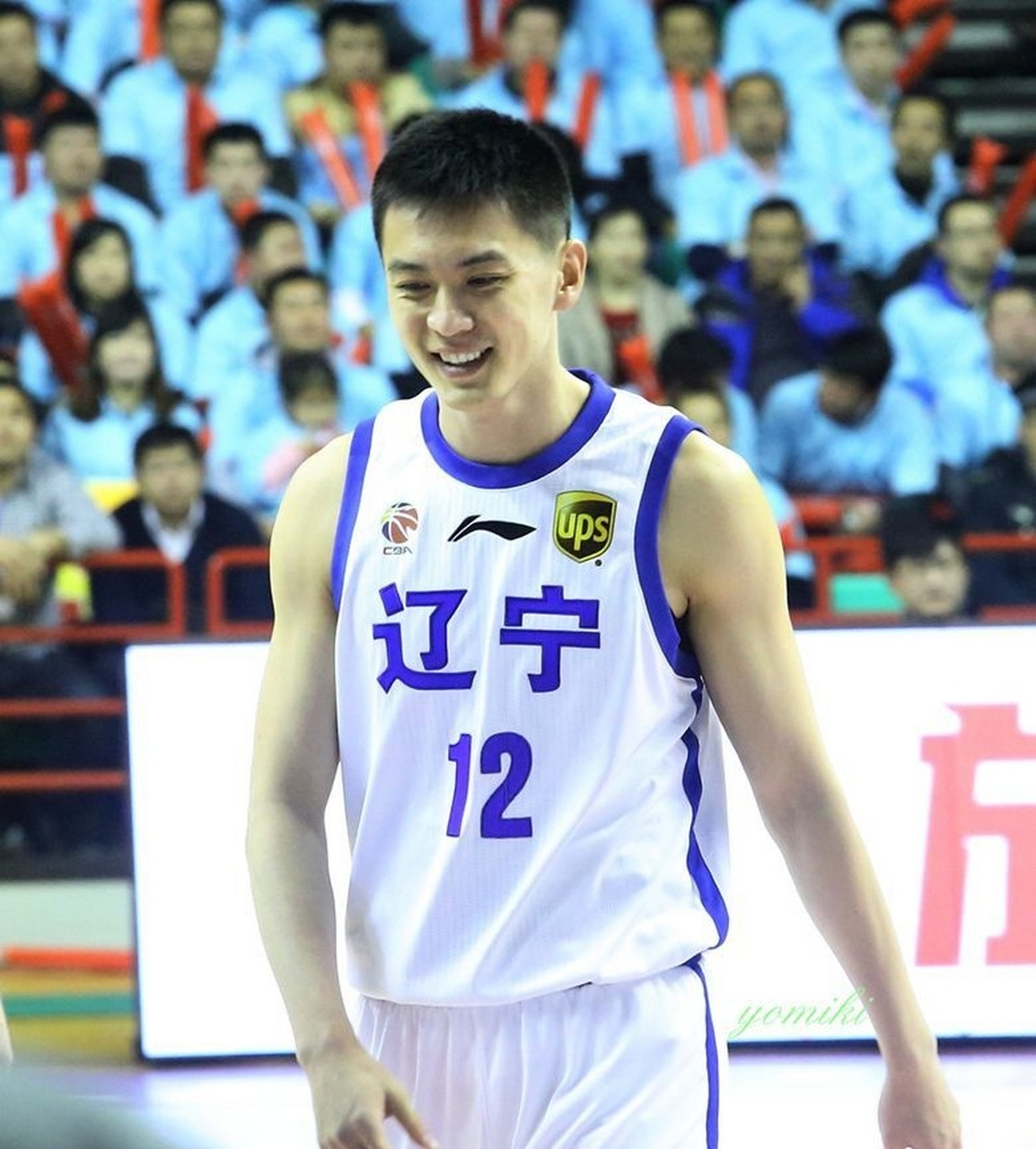 辽宁男篮这身球衣真好看,杨鸣穿着就更好看了! #辽宁男篮