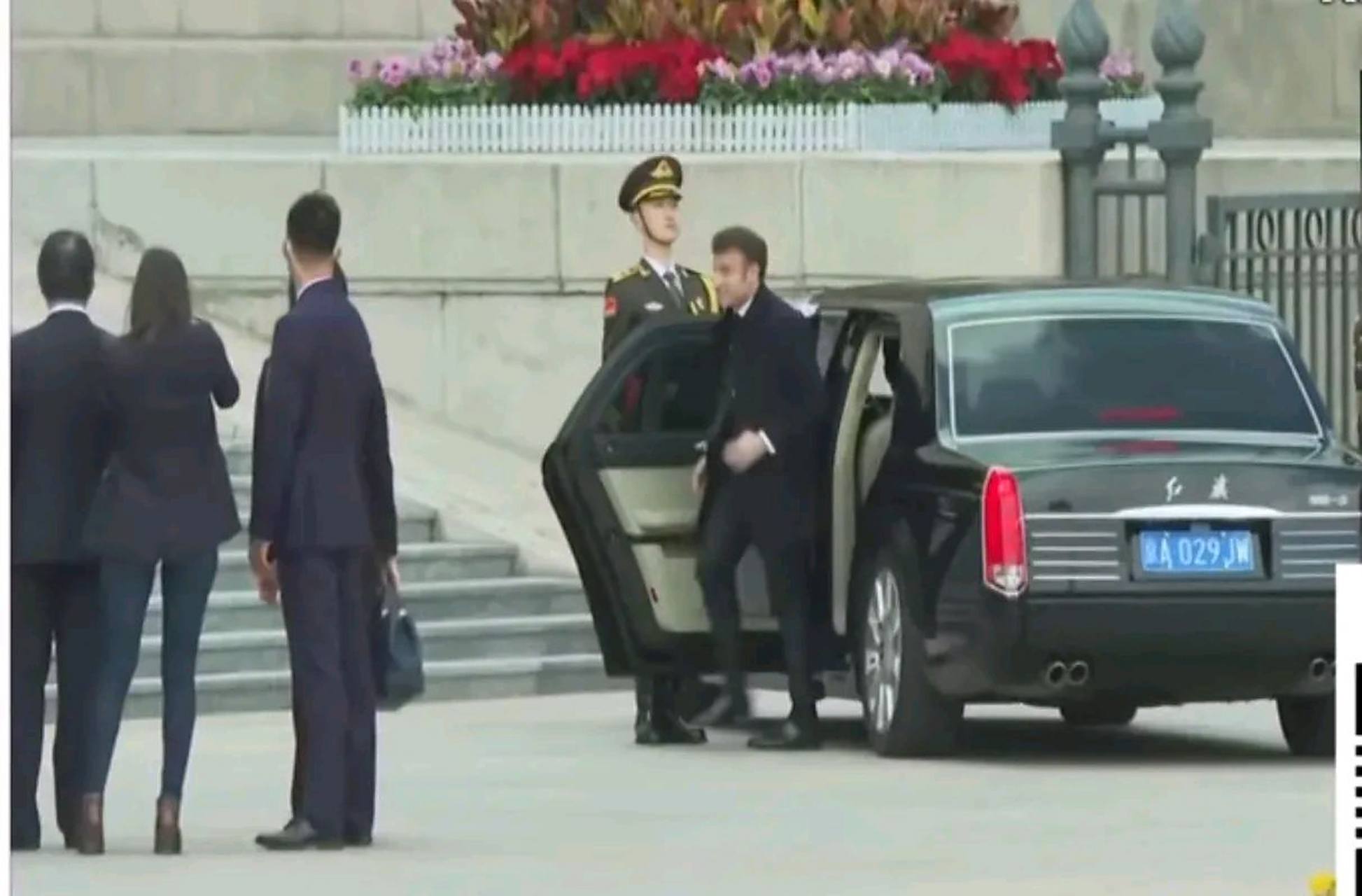 法国总统马克龙礼宾车是红旗轿车而不是雪铁龙 67今天法国总统