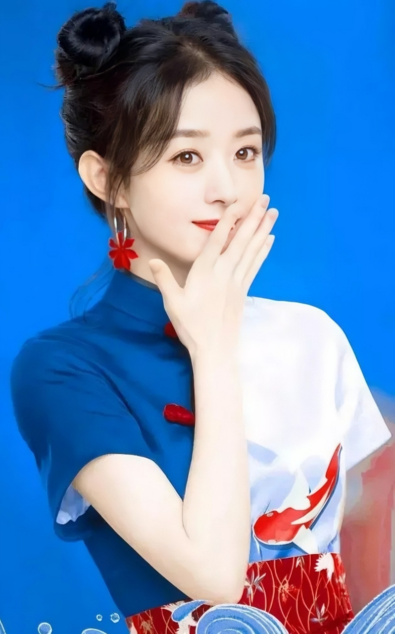 赵丽颖可爱双丸子头造型#娱乐大赏# #明星的那些神图# #一眼沦陷