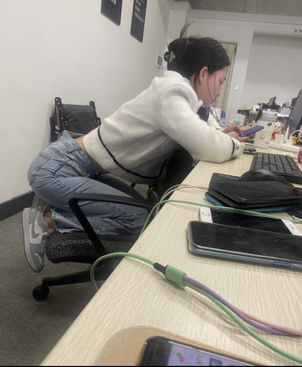 有一个大方的女同事是什么体验#性感好身材