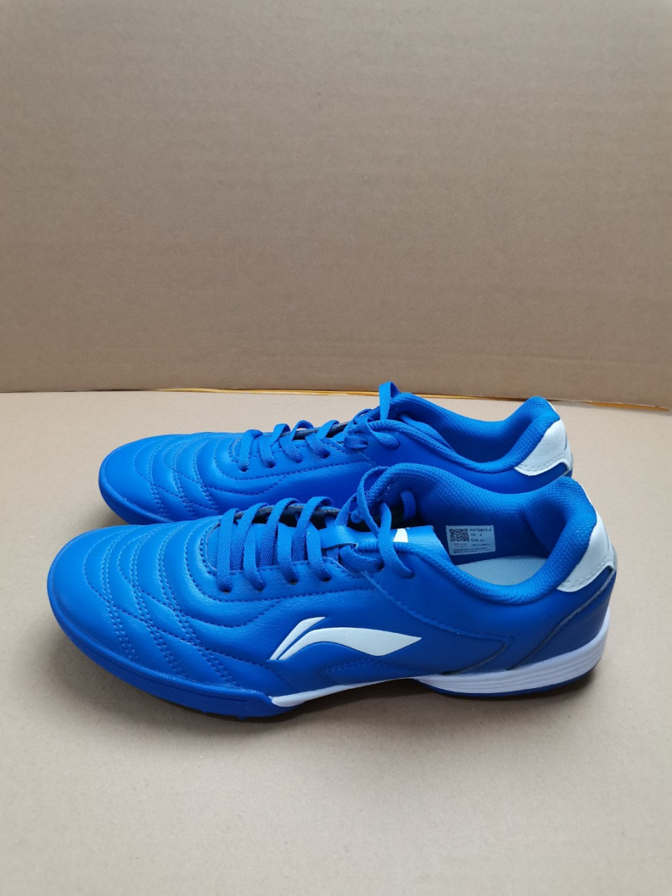 41码全新李宁足球鞋偏瘦一码 正品,偏瘦,适合40码脚穿 特价85带走