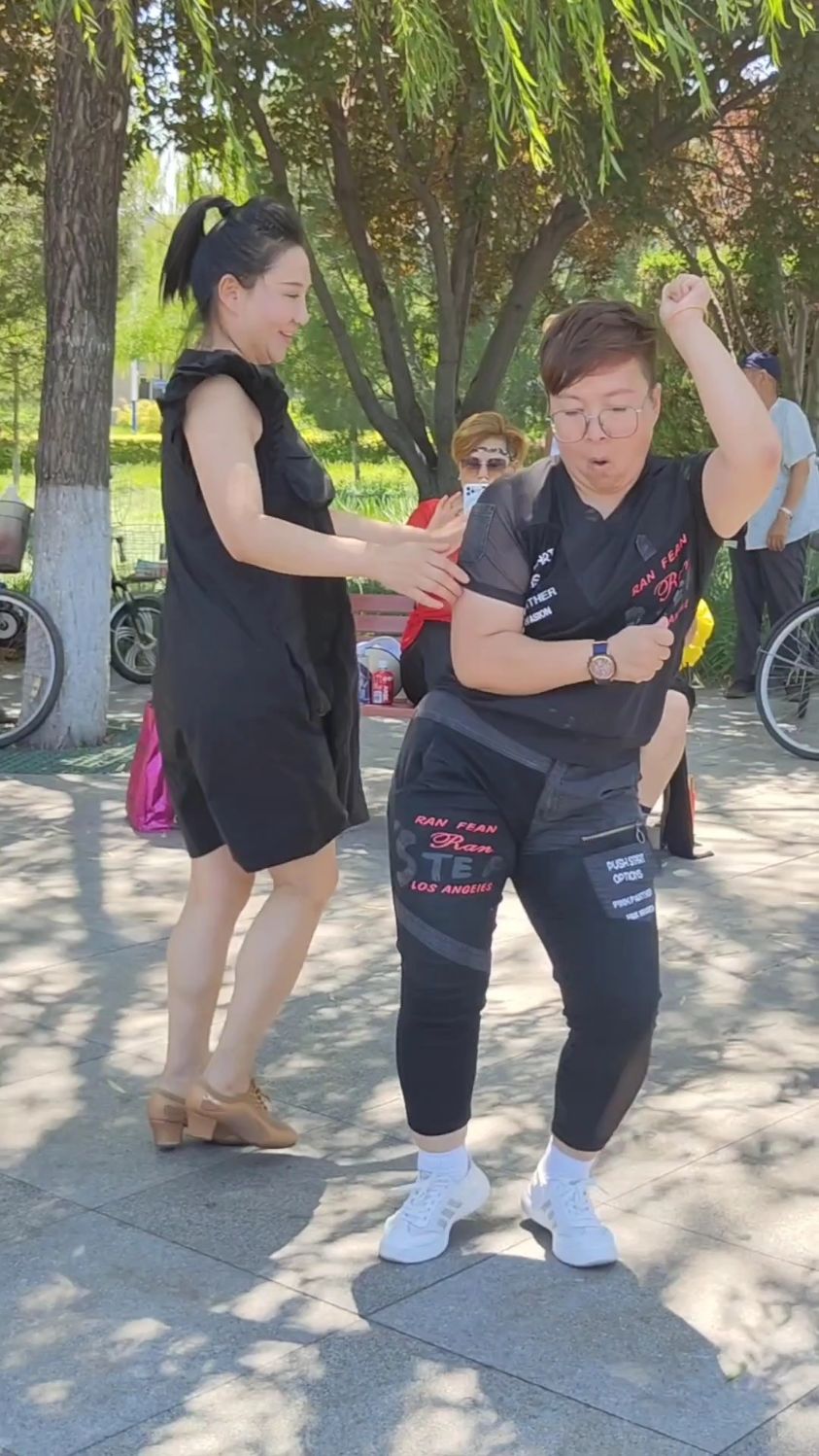 小胖子跳舞真有意思