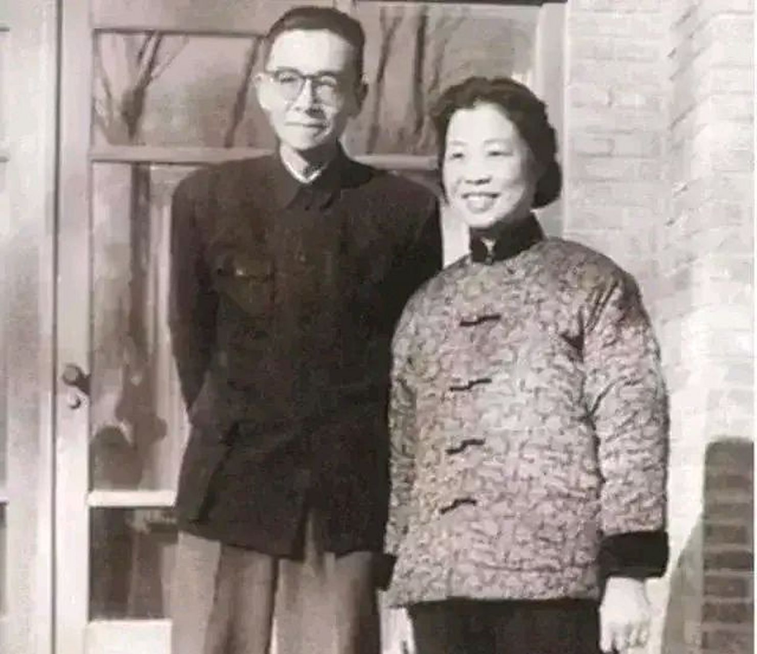 1972年,梁思成病逝,临终前,他拉着好友陈占祥的手说到:"这些年,多亏了