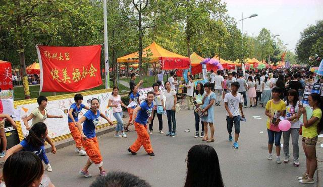 大學社團琳琅滿目,在選擇之前一定要注意這些問題,小心被坑