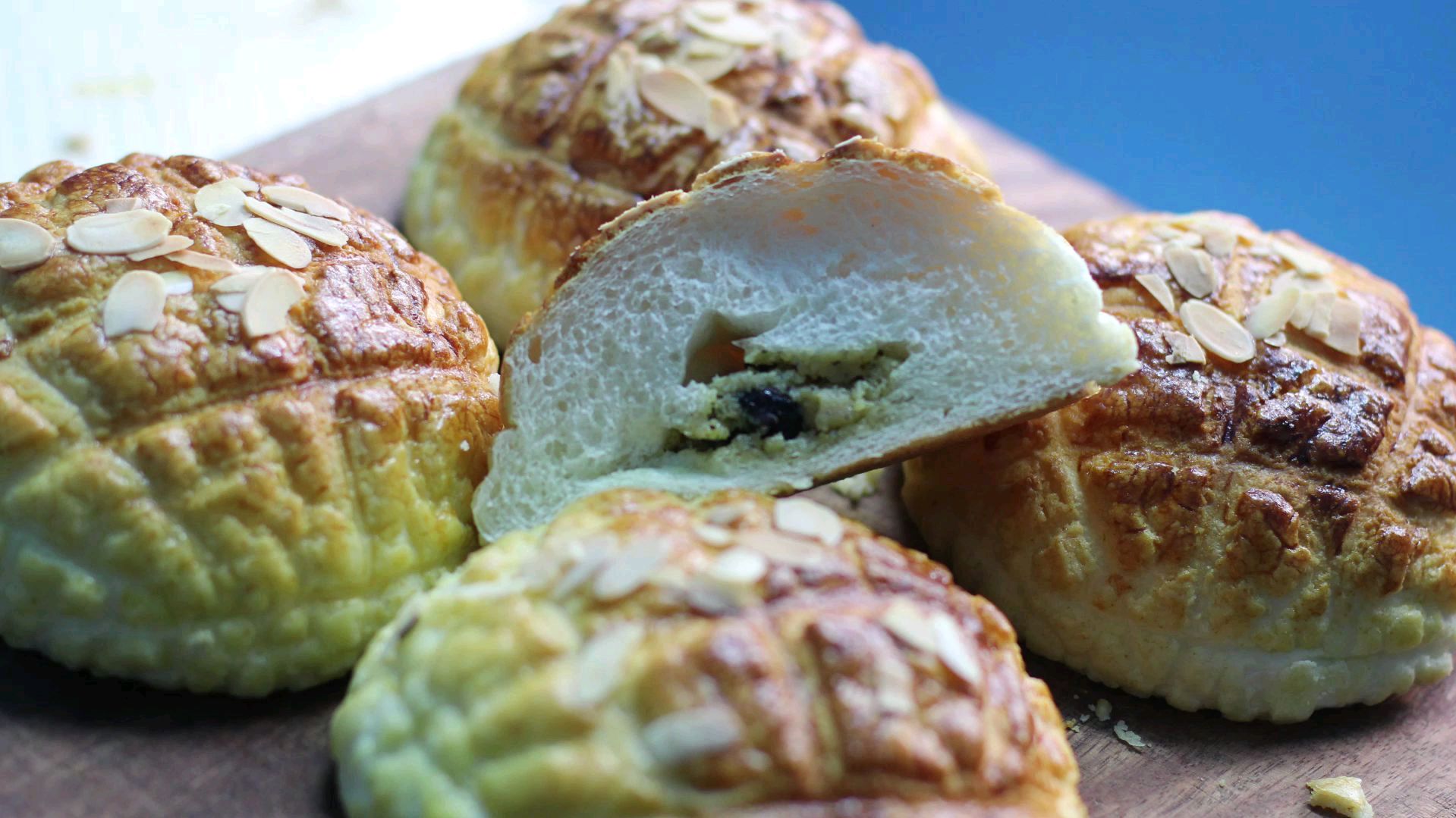 面包店经典菠萝面包分享制作秘方学会在家也可以做了