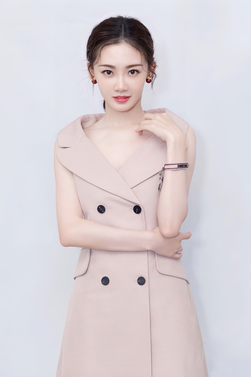 1988年苗苗是河南最漂亮的女明星, 冯小刚《芳华》改变其命运; 身高