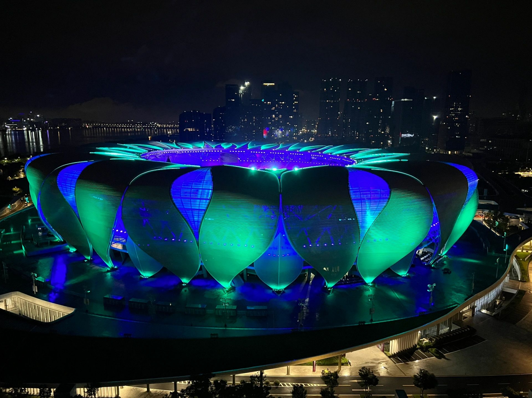 杭州亚运会主会场外观试灯,你喜欢哪一款?