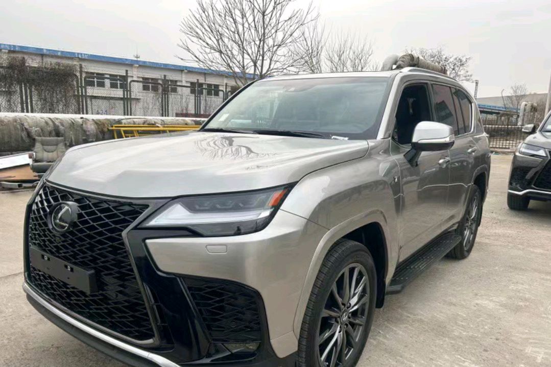 雷克萨斯lx抵达港口,配置曝光,3.5t 四驱 10at