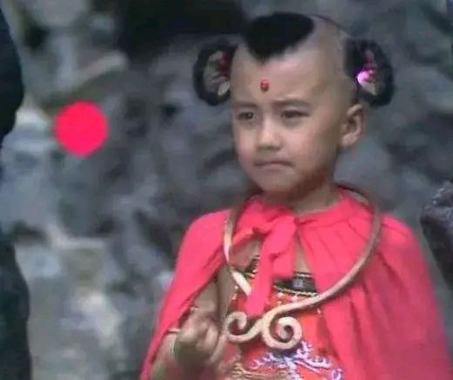 86版西游记大战红孩儿开拍前,8岁的赵欣培嚷道:不穿裤子怎么演啊,工作