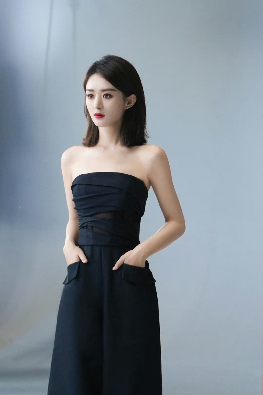 赵丽颖黑色抹胸大片# 赵丽颖cl,这套气场全开,赵老板太美了[鼓掌]