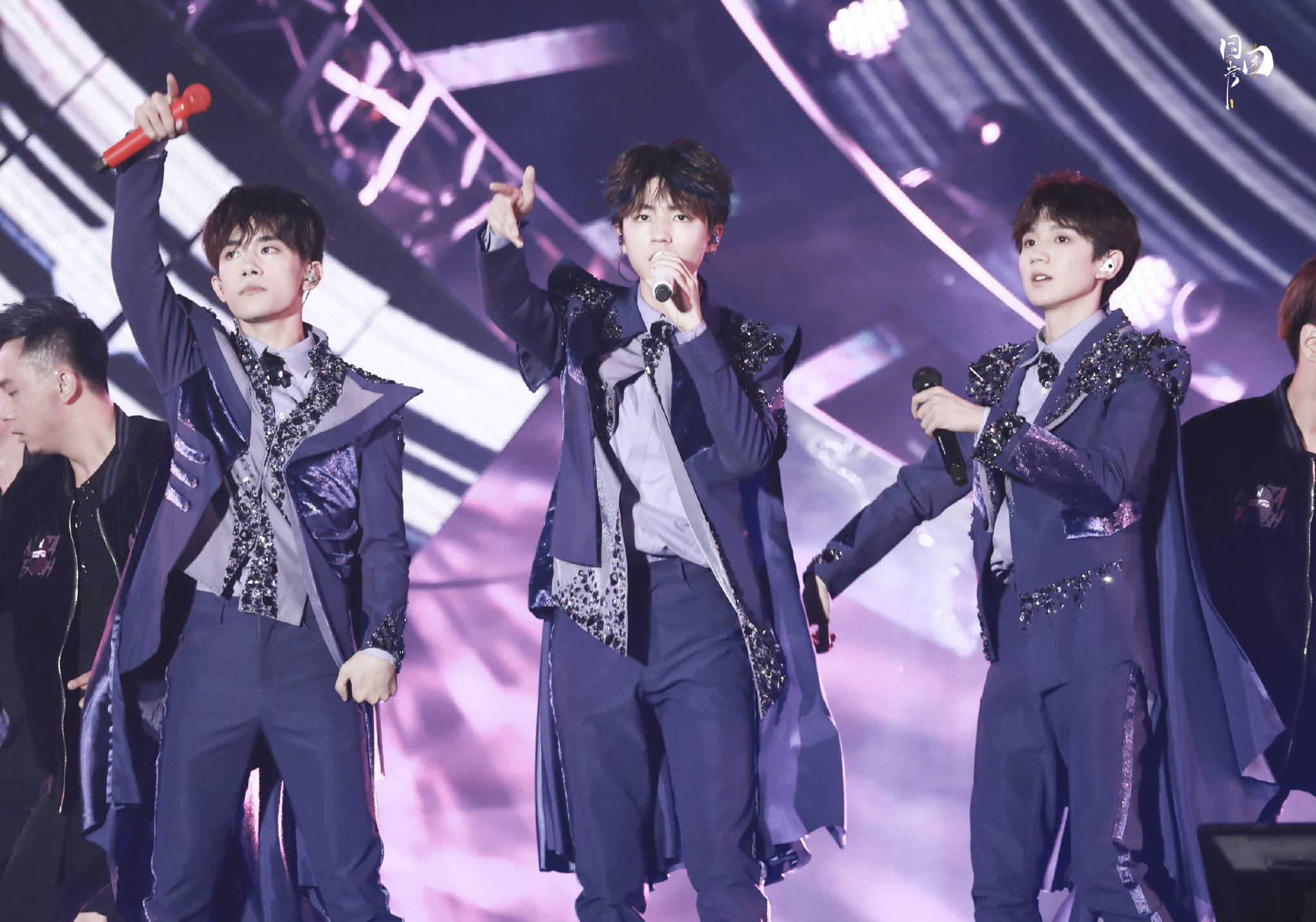 tfboys 演唱会外围疑围钢板安刺尖