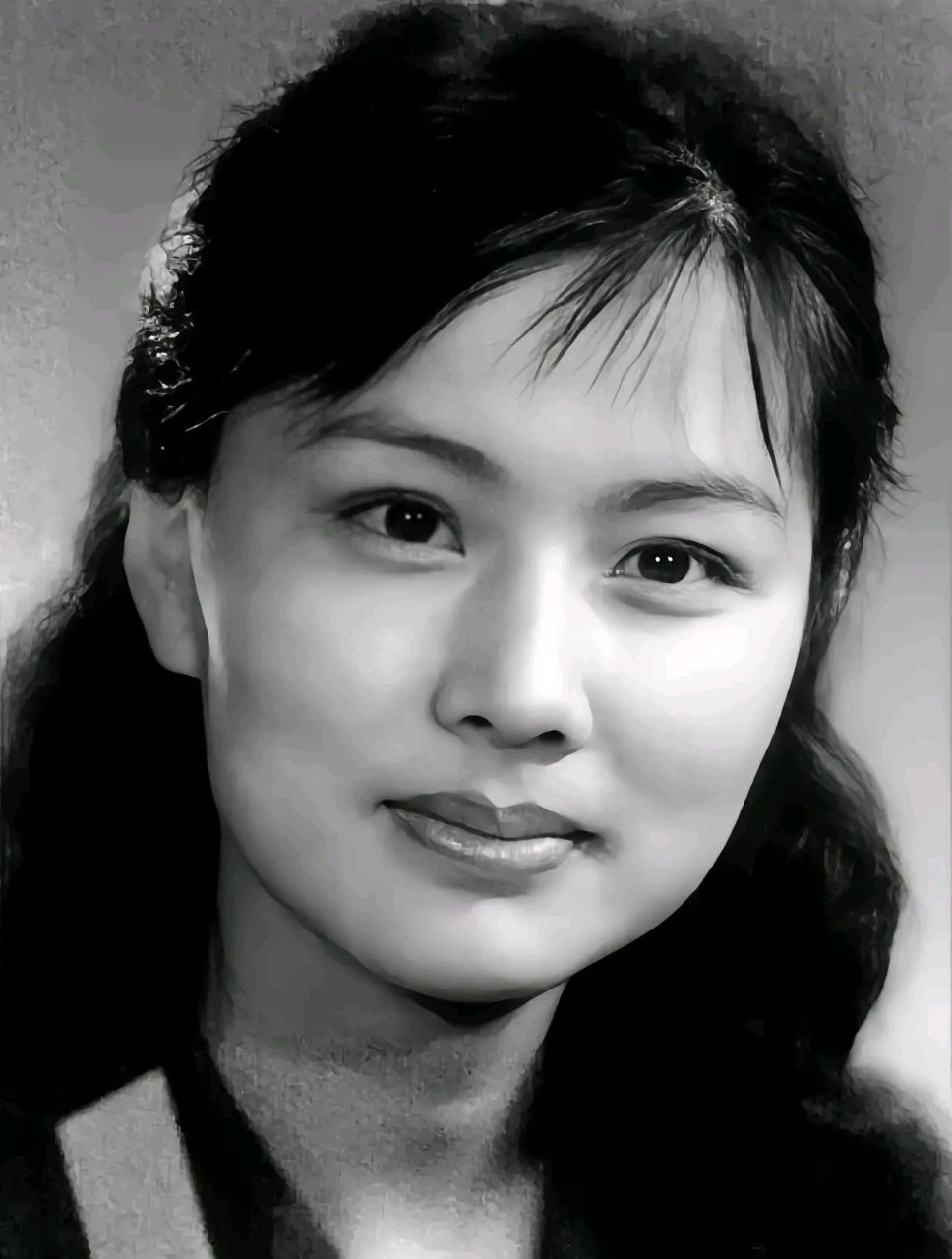 这张照片摄于1985年,展示了当时年仅29岁的赵娜迷人的一面.