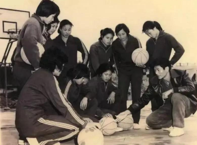 李月明,青春献给中国女排