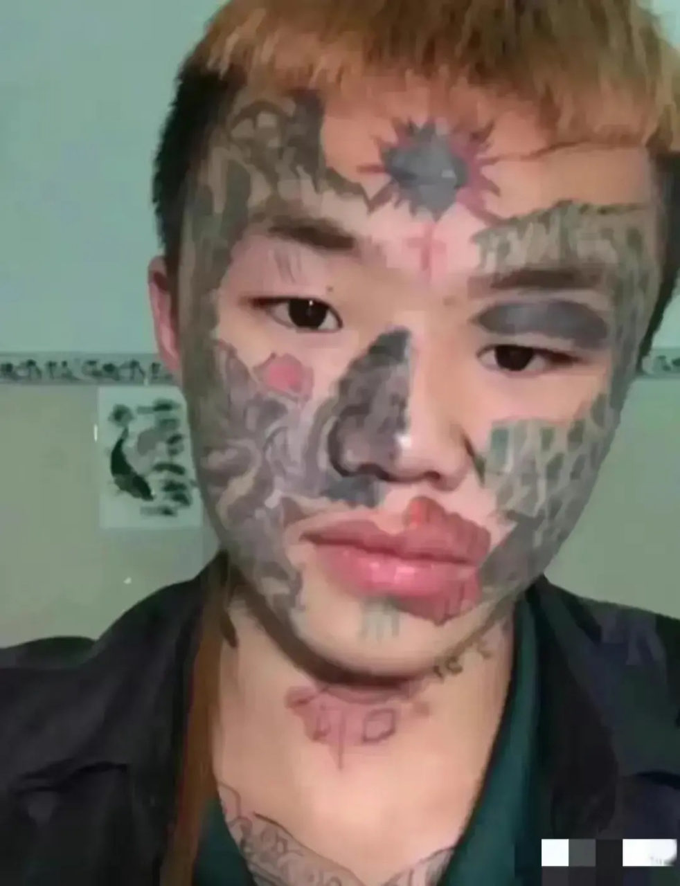 父母也应该管一管,纹身师肯定是本着顾客就是上帝的服务宗旨,为他服务