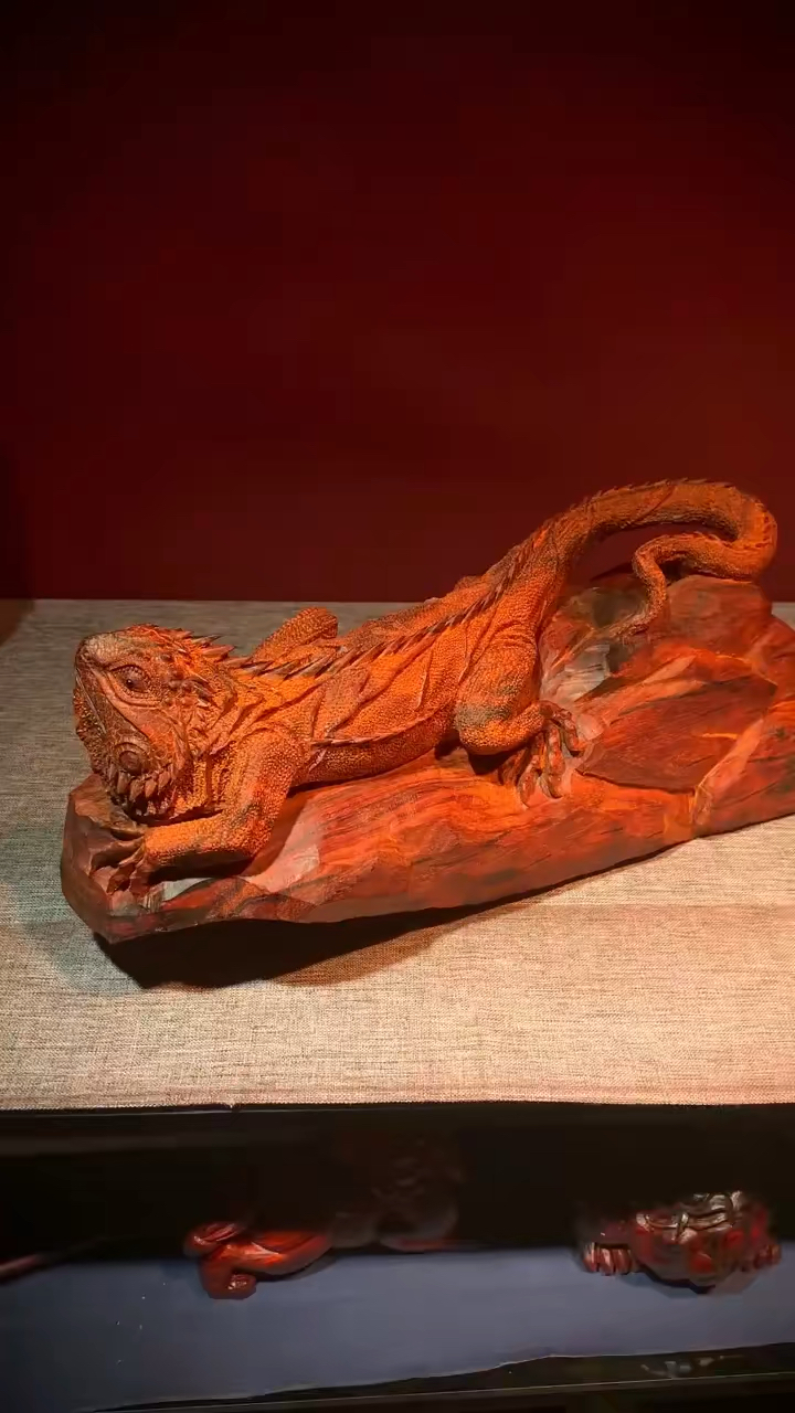 蜥蜴木雕摆件大师作品印度小叶紫檀-度小视