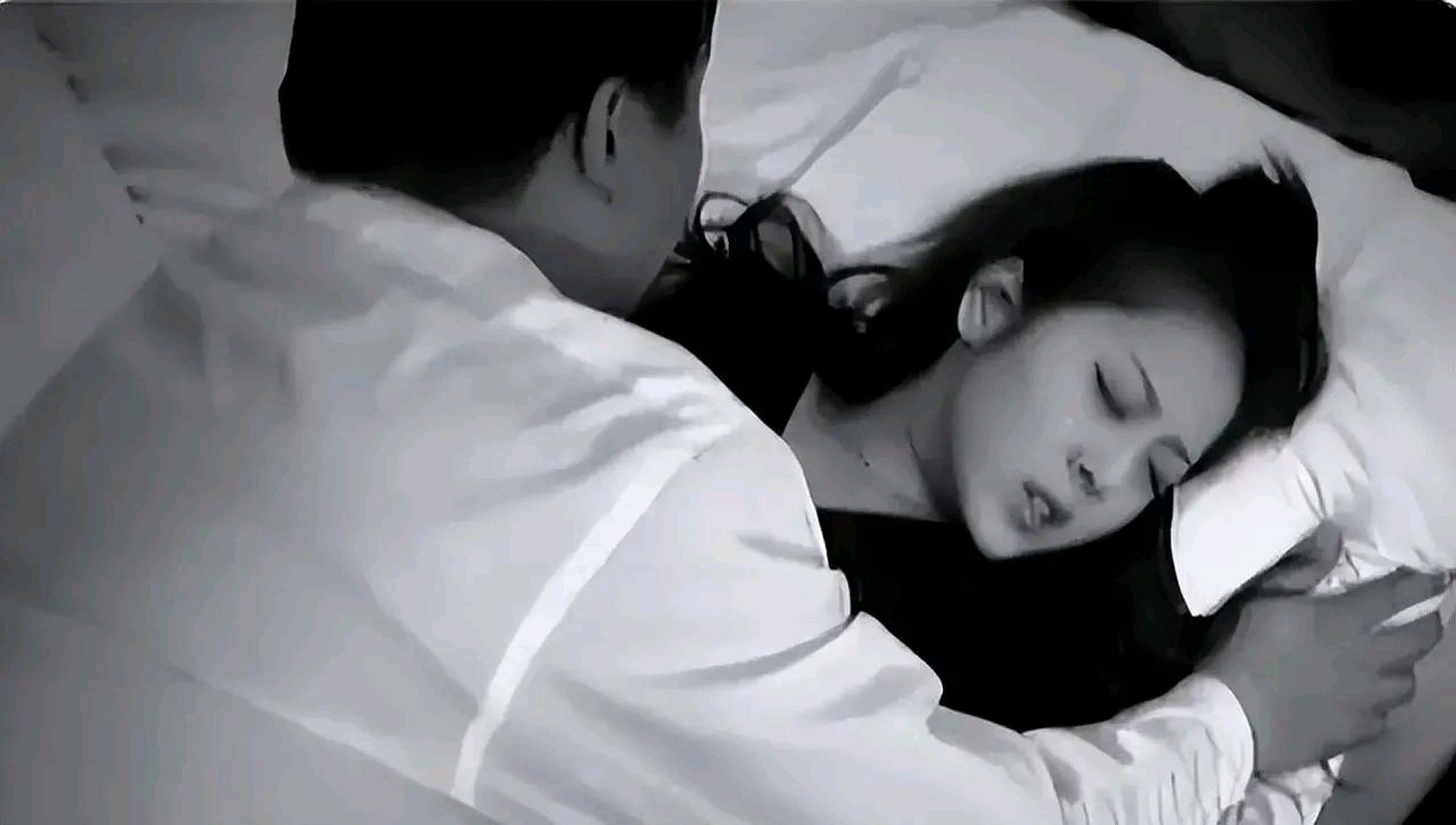 2008年,郑州23岁女护 士郭爽即将押赴刑场,她表情麻木的走出牢房.