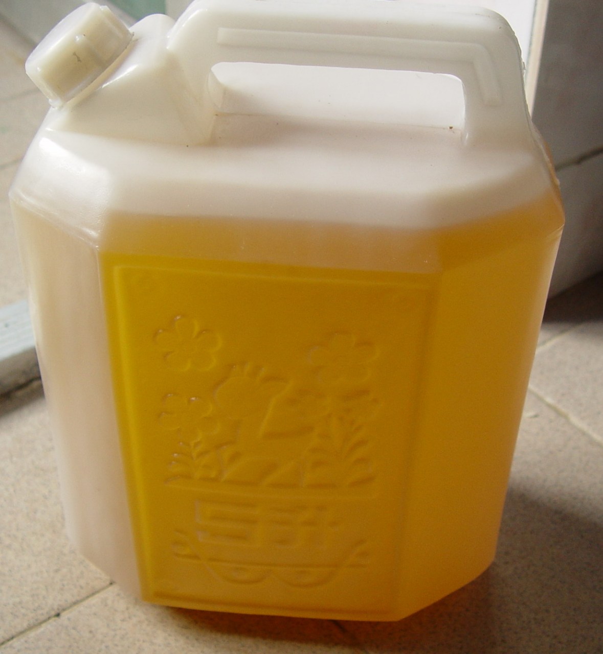 我送了10斤自榨的花生油给明友,他问我还有没有,想买50斤送人.