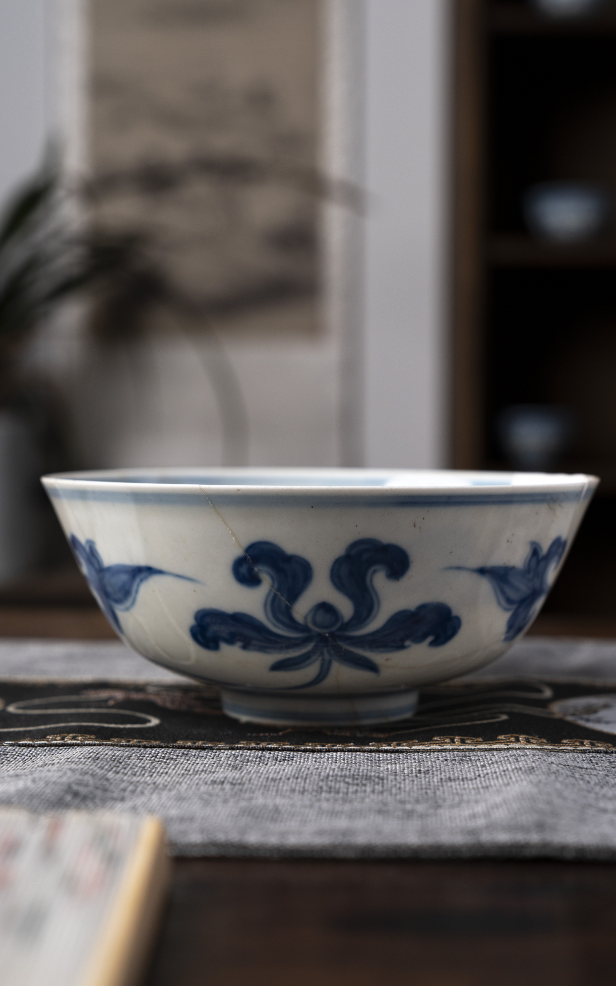 成化萱草纹宫碗