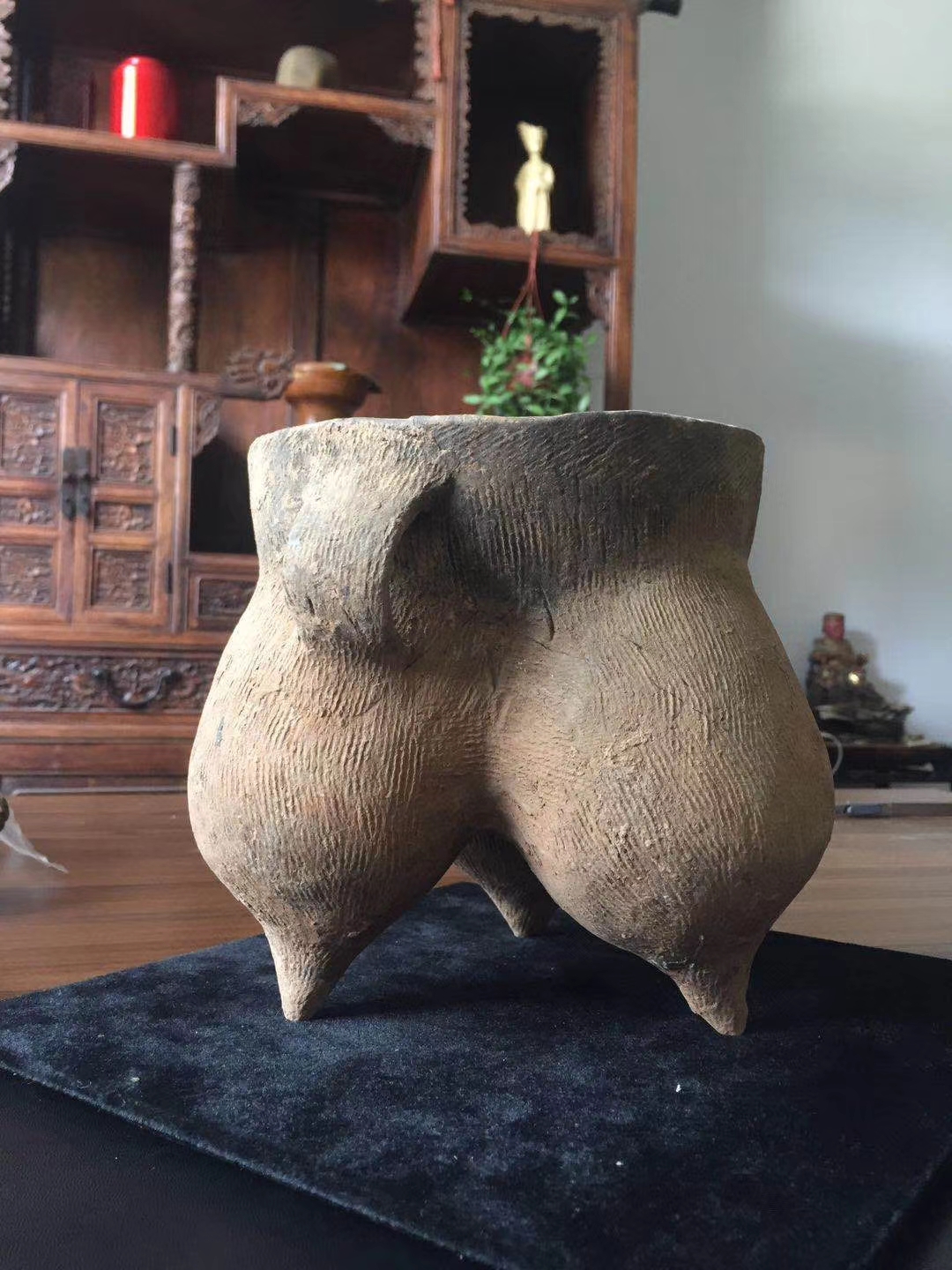 造型大方的双耳陶鬲