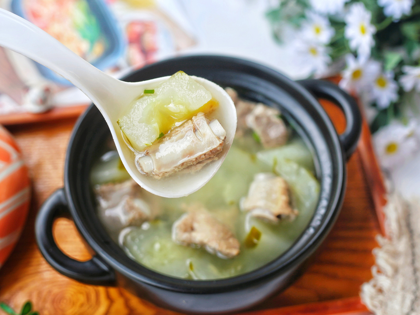 家有老黄瓜的千万别浪费,用来做这道老黄瓜排骨汤,清淡又解暑!