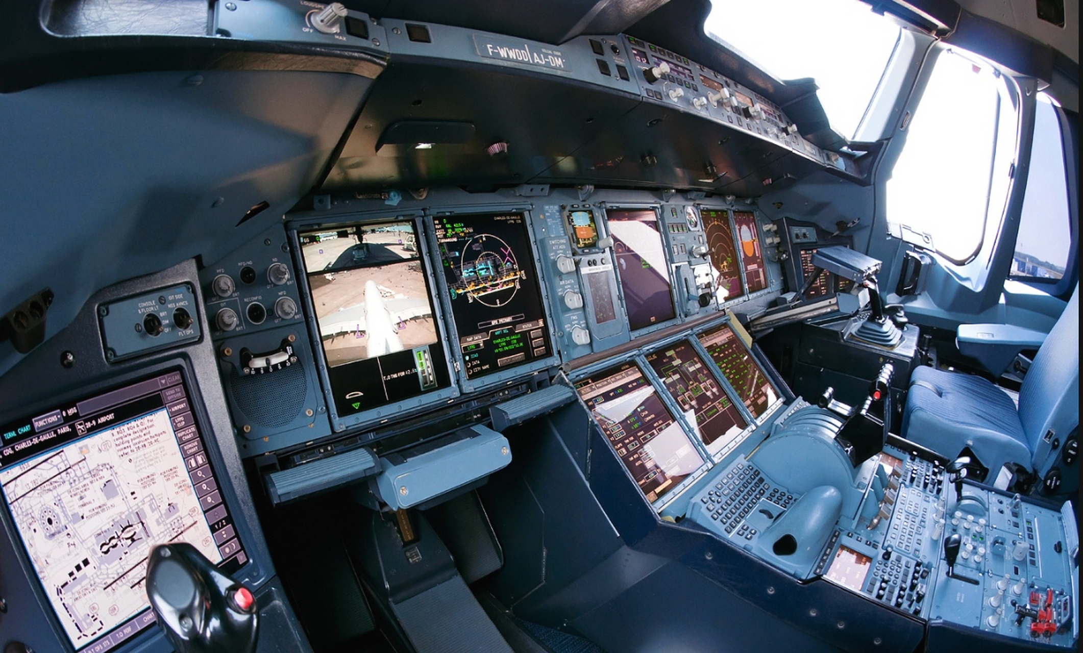 除了操纵杆,你还知道飞机驾驶舱里有哪些仪器仪表关键设备?#趣图搞笑