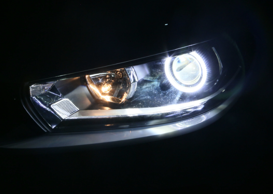 卤素灯,氙气灯,led灯,哪种大灯更安全?差距那是相当明显!