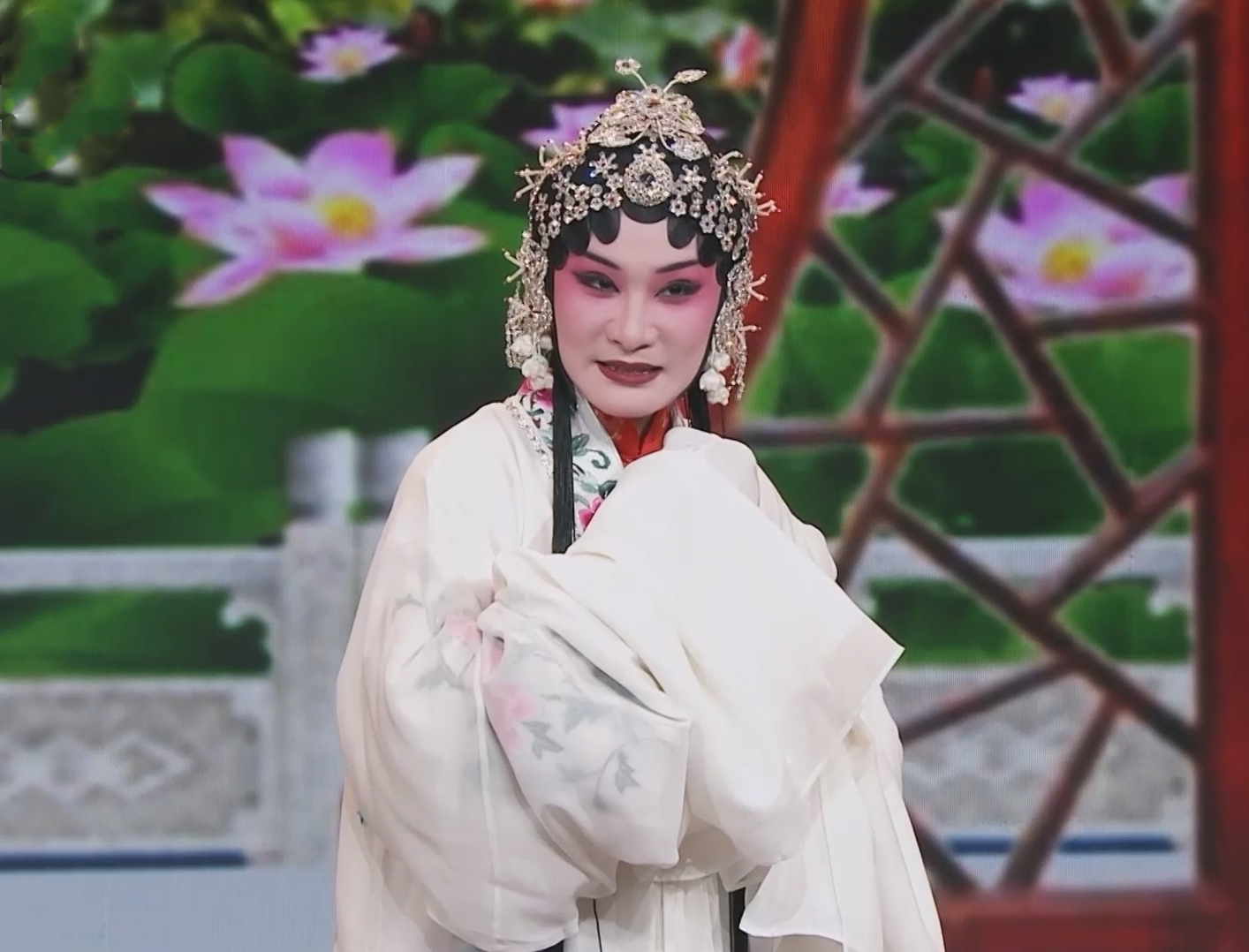 京剧名家张火丁五大弟子,其中殷婵娟嗓音学神不学形,嗓音不闷哑