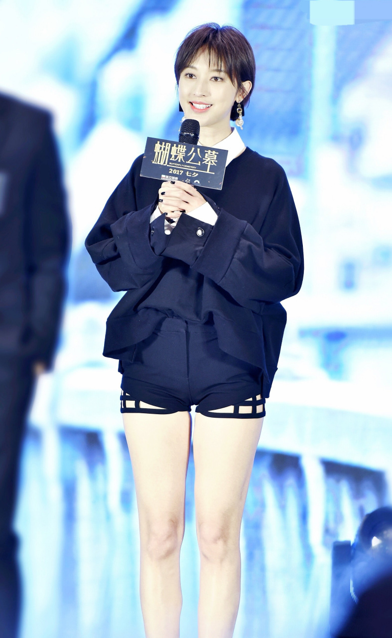 腿精张俪现身活动,黑色短裤美腿修长,好像20岁小姑娘#娱乐最前沿