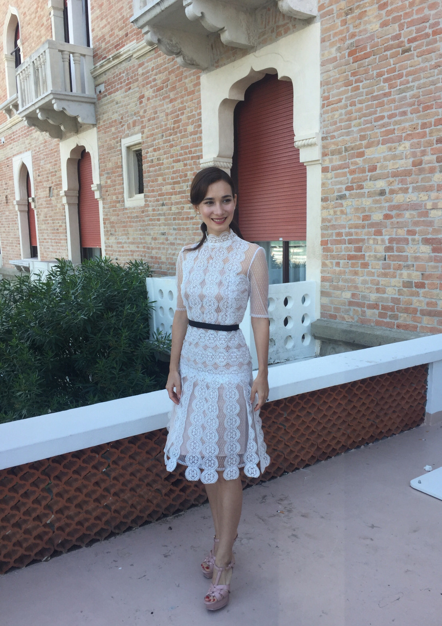 卢靖姗  美腿玉足合集