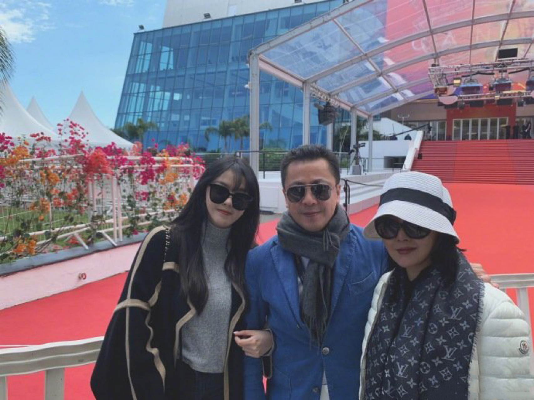 女儿颜值完全不输当红小花  华谊总裁王中磊昔日罕见带着老婆和女儿一