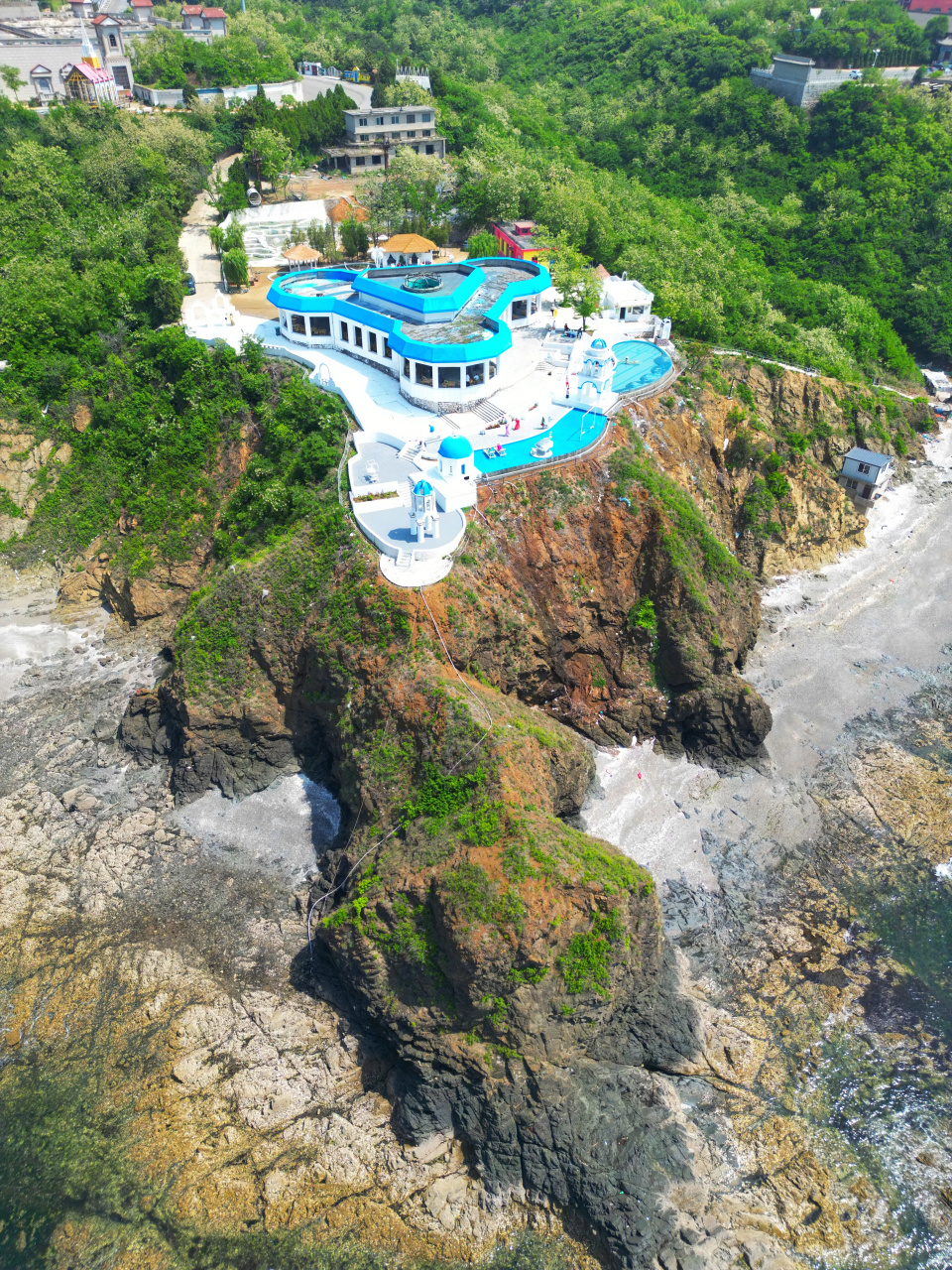 航拍大连碧海山庄婚纱摄影基地,希腊圣托里尼风格的海边美不美#网红