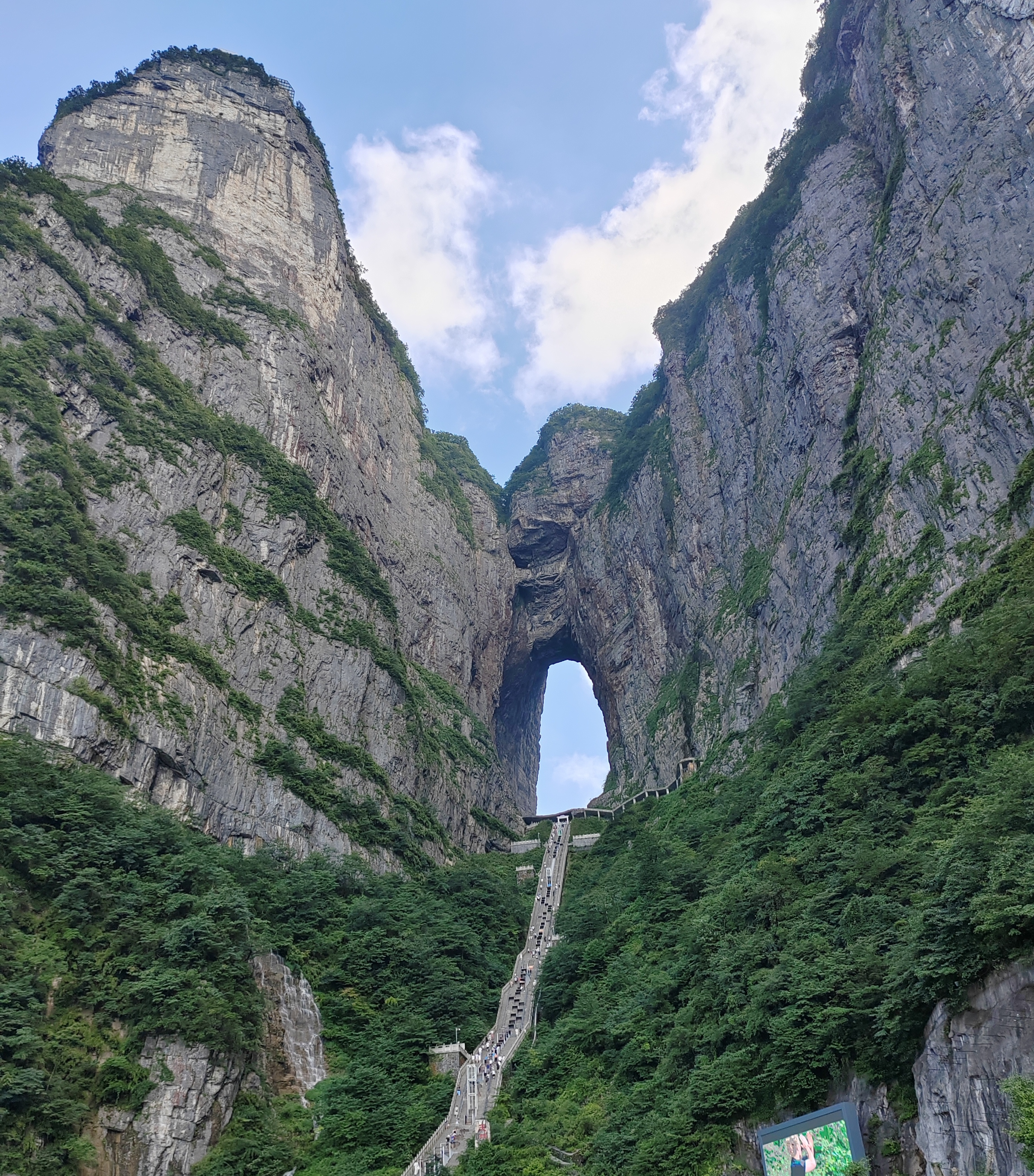 张家界天门山:大自然鬼斧神工的杰作