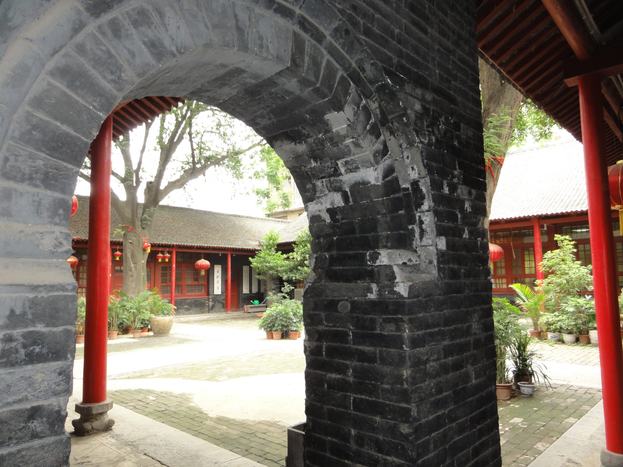 民国枭雄吴佩孚,出殡时万人空巷,葬于北京玉泉山,墓冢别具一格