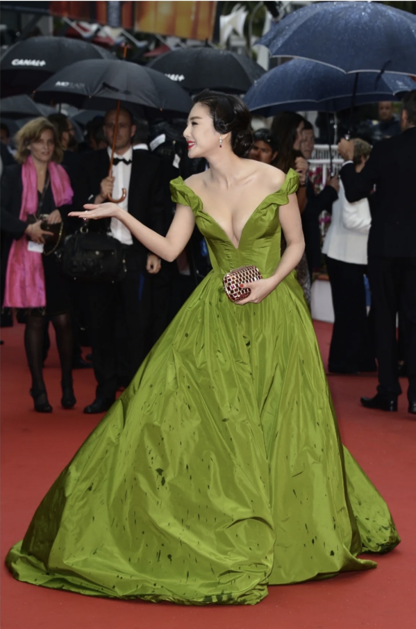 戛纳电影节,张雨绮的造型太好看了