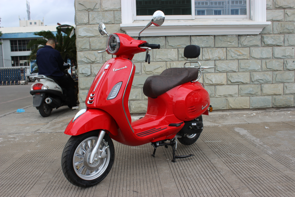 摩博会新车!嘉爵新125踏板:复古外观,售价7千多,适合通勤代步