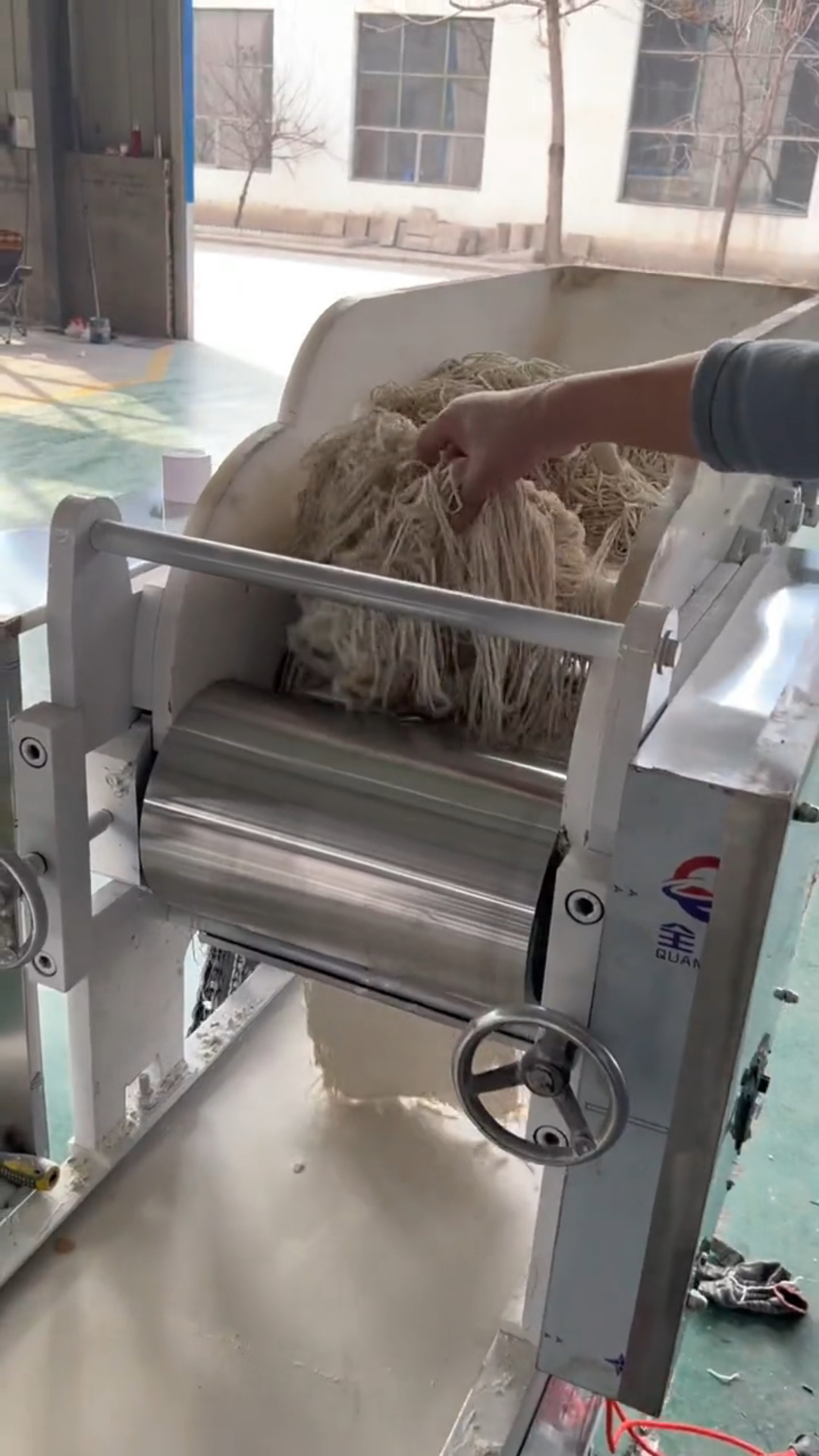 多注意压面机 挂面机 鲜面条机-度小视