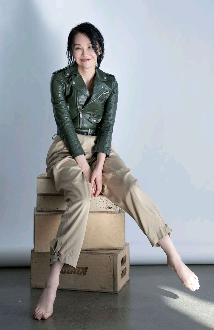 50岁的许晴!人没老,脚也没老,这就稀罕了!