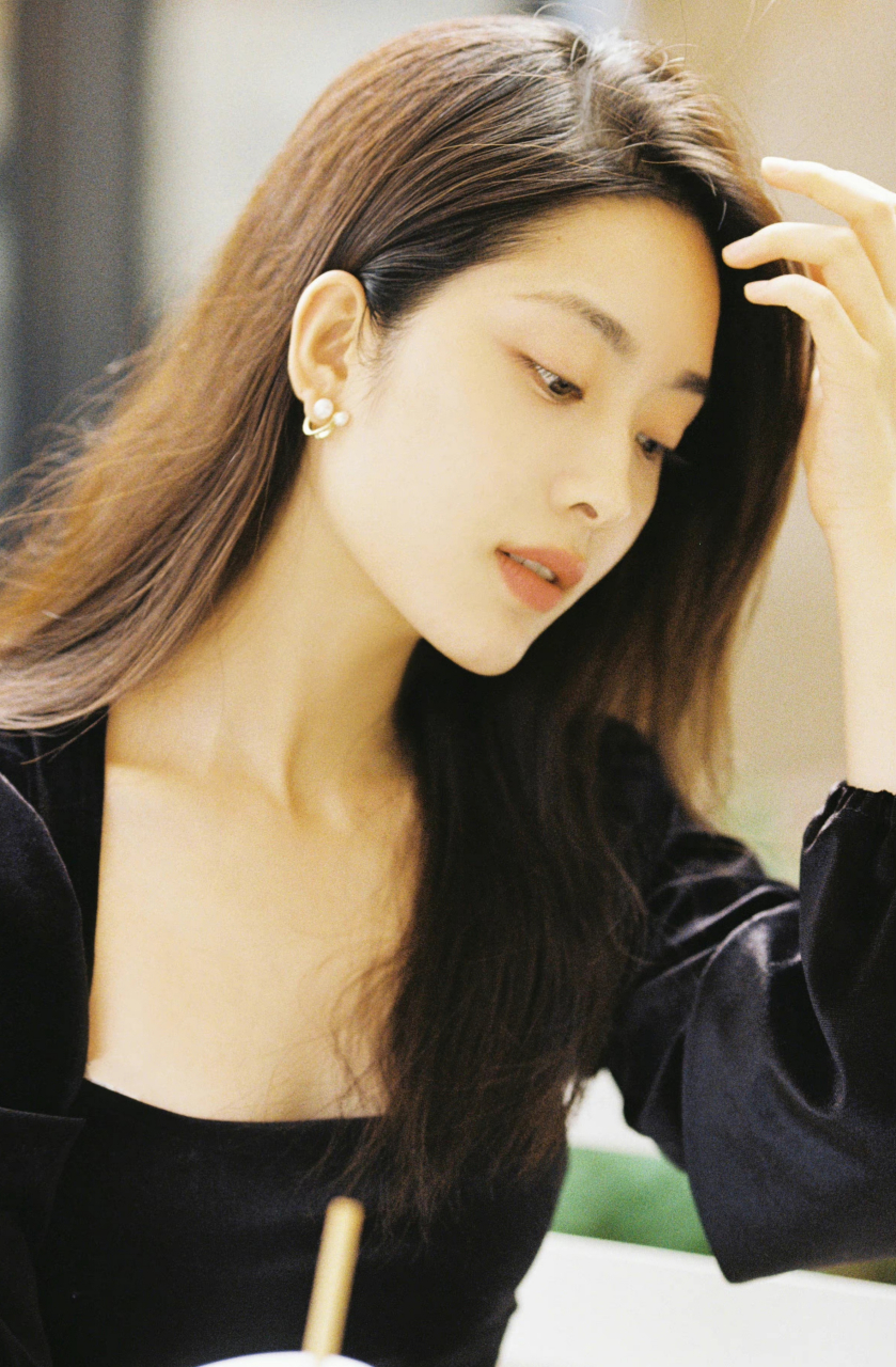 极品美女吴曼思人像写真[鲜花]