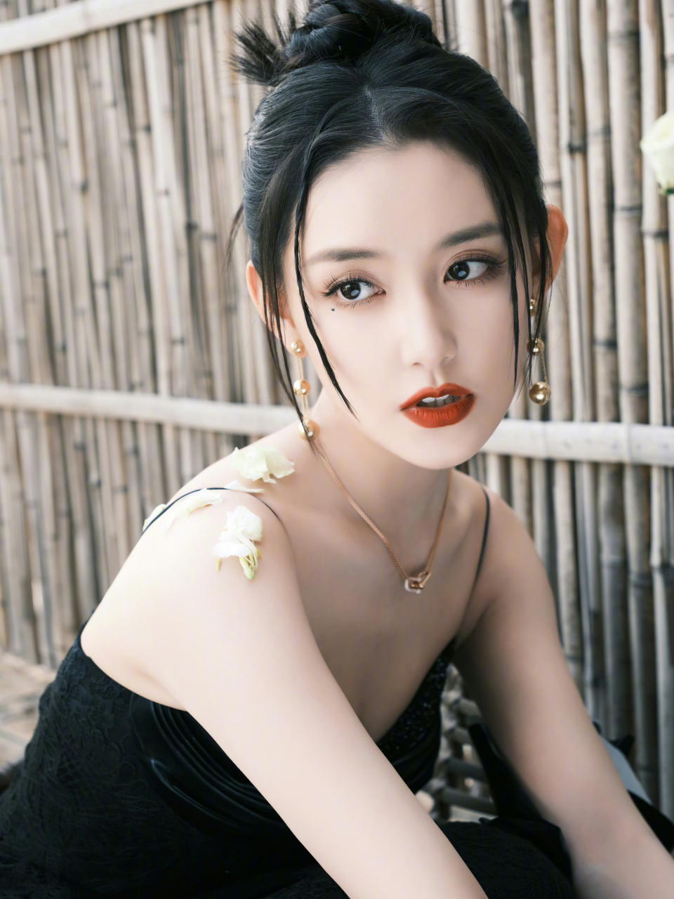 蒋依依最新的库存美照,让人眼前一亮,散发出温柔动人的气息.