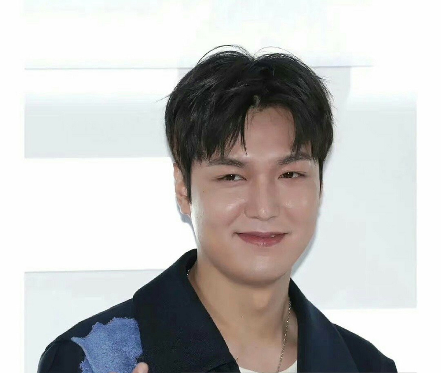 李敏镐也肿了,胖瘦区别真的好大啊!