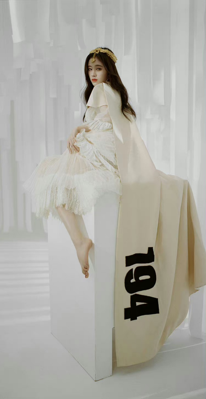 鞠婧祎白嫩的美脚丫