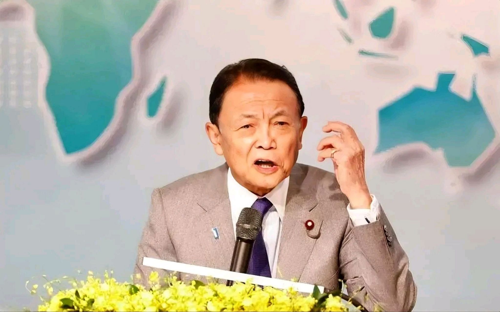 麻生太郎近日高调窜访台湾,吊唁李登辉,并与民进党和国民党政治人物