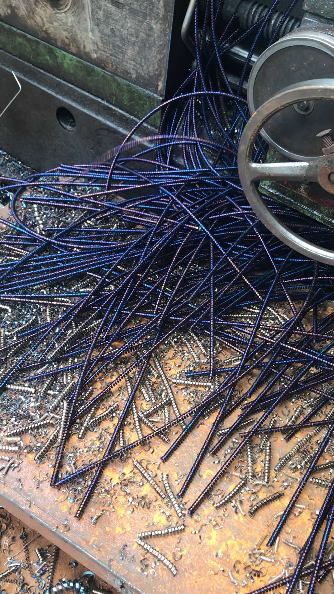 车床加工,铁屑发黑