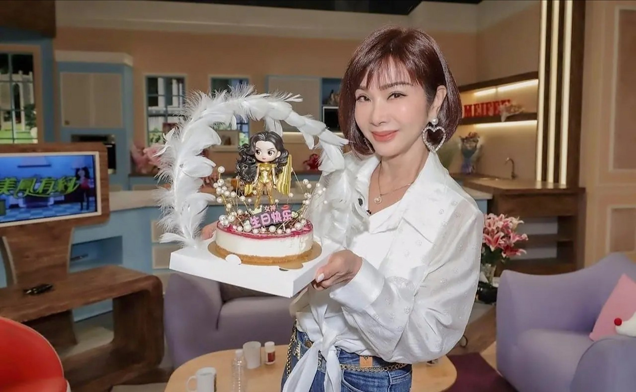 台湾的冻龄女星,就非「小猪契妈」陈美凤莫属.