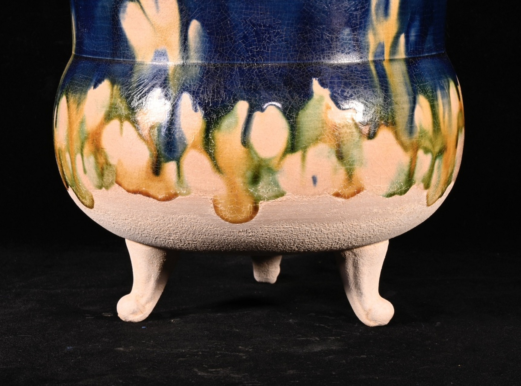 唐三彩三足炉,高16.2×17.3厘米