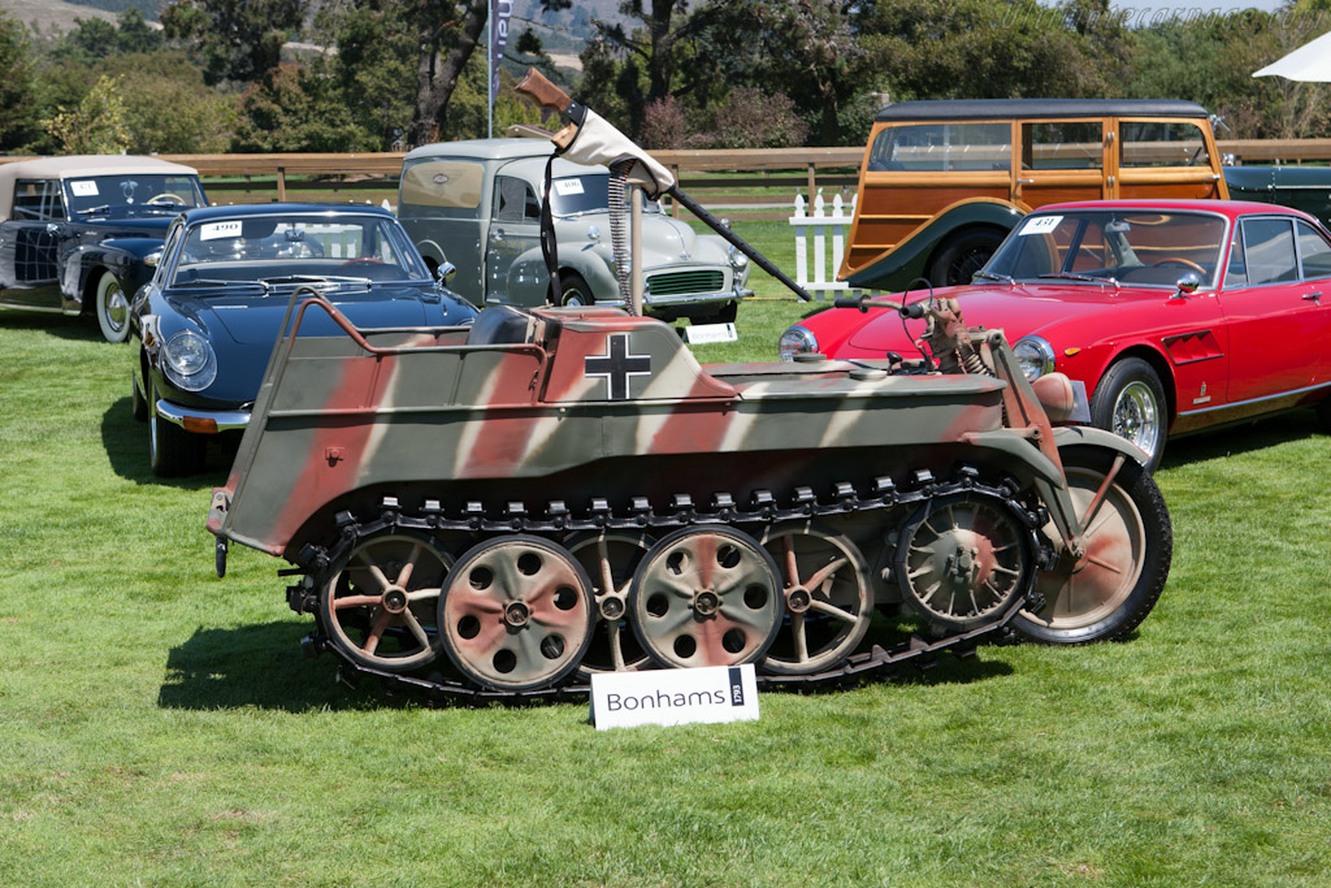 一辆刚刚出土的sdkfz 2 676767半履带摩托车.