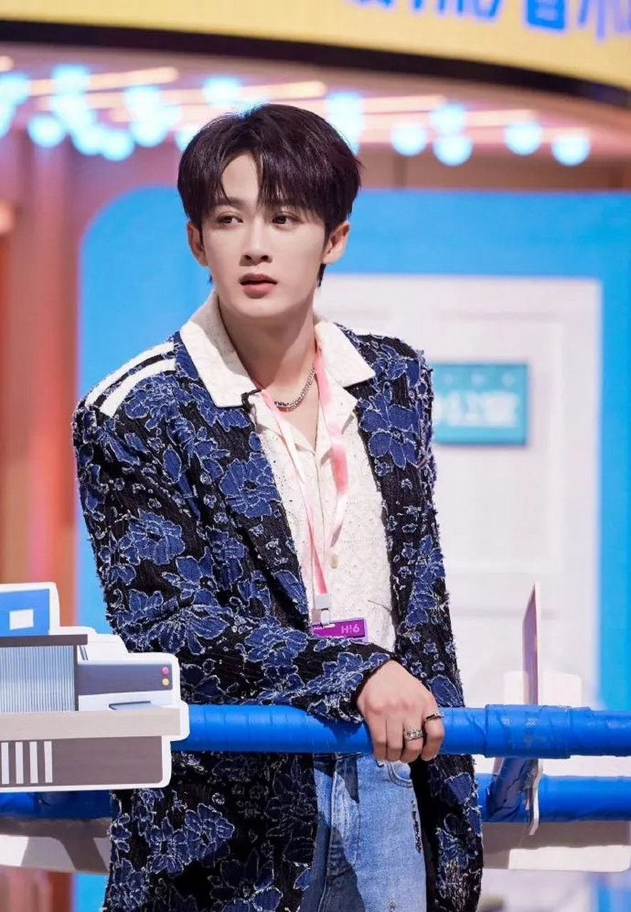 檀健次跟张婧仪合作的电影《被我弄丢两次的王斤斤》定档下个月七夕